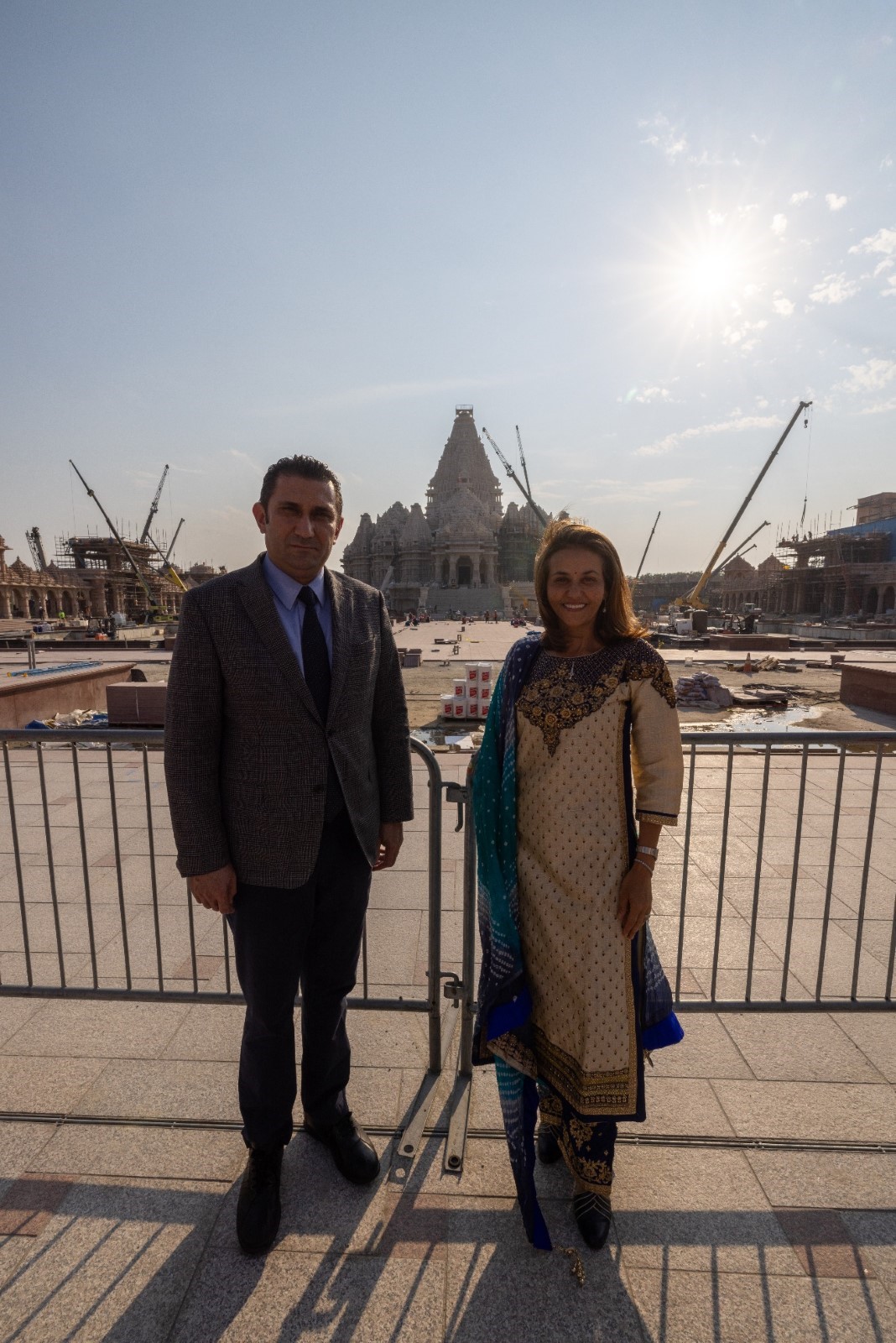 Consul General of Türkiye in New York, Reyhan Özgür is given a tour of Swaminarayan Akshardham.